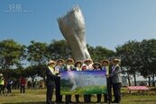 公共裝置藝術「開拓農夫的腳」　雲縣揭幕