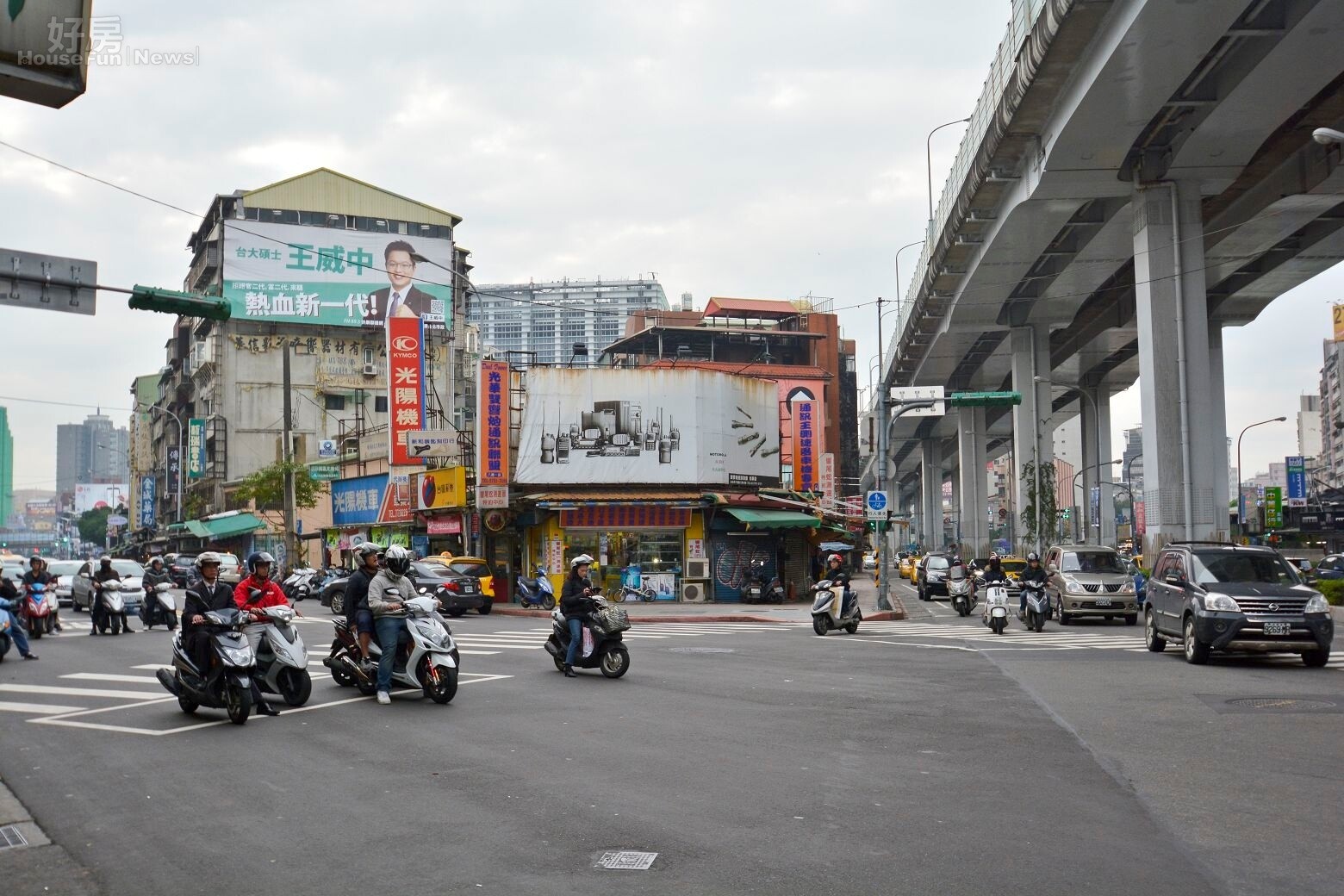 舊光華商場老房,市民大道與八德路交叉口。(好房News記者 陳韋帆/攝影)