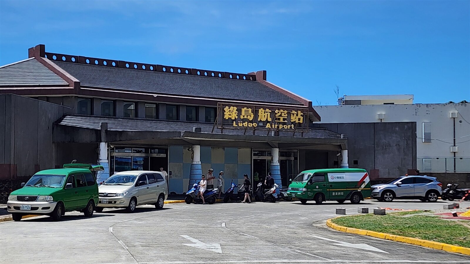 交通部民航局去年併同七美、望安、蘭嶼等共4座偏遠離島機場進行改善工程,其中,蘭嶼及綠島機場經費約6億元,今進行動土典禮,其外觀新建及改建工程預計2027年7月完工。圖為綠島機場。記者胡瑞玲/攝影