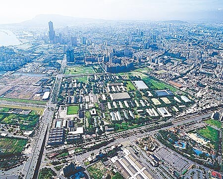 位於高雄多功能經貿園區核心的205兵工廠,預估4年內開始進行搬遷工程。圖/本報資料照片