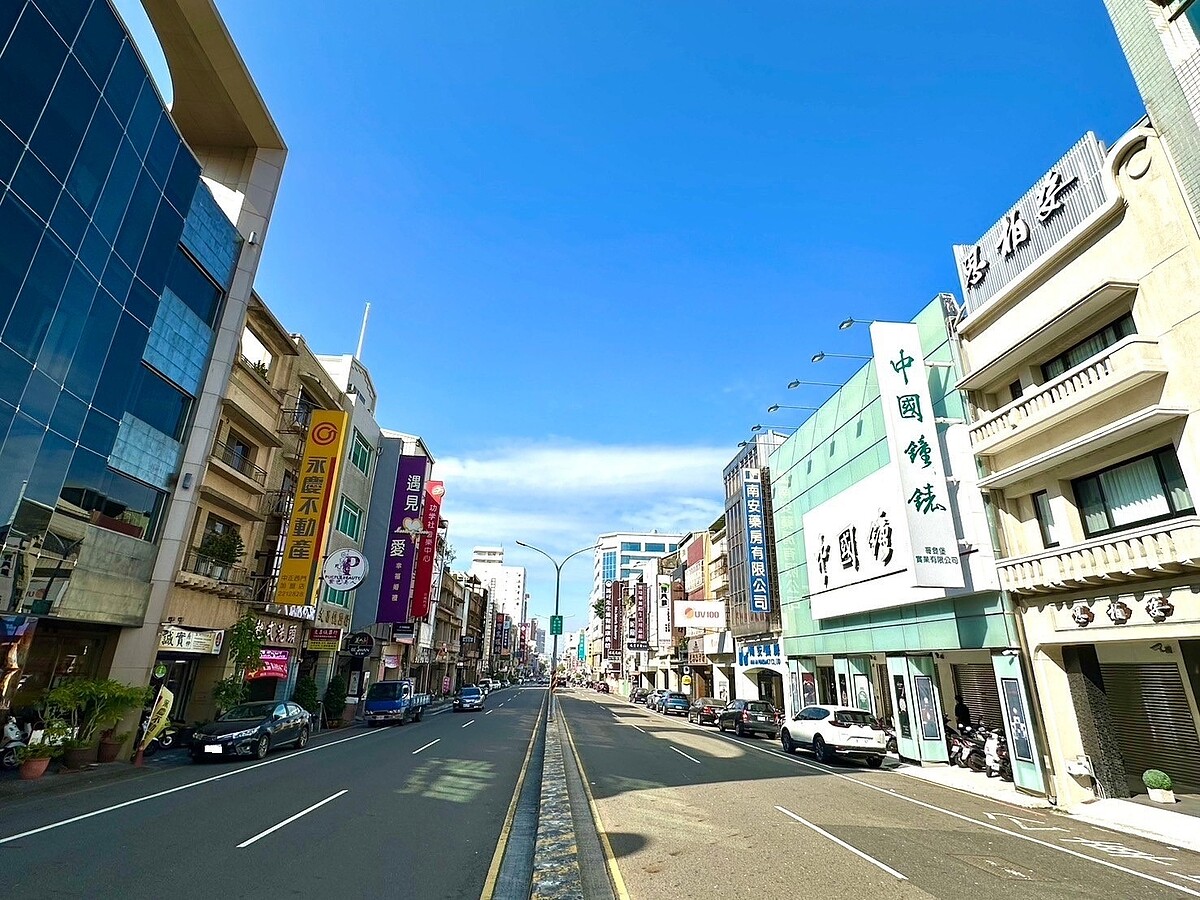 台南市生活機能最佳的「中西區」,預售、中古屋單坪價差逾20萬,更顯中古屋價格優勢。圖/永慶房產集團提供
