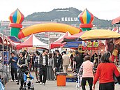 小鴨回魂吸10萬人　攤商有冷有熱