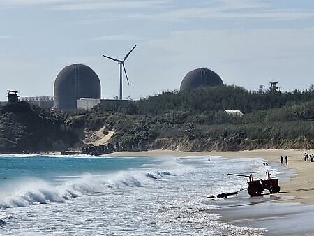 核三廠2號機17日晚間熄燈,台灣正式邁向「零核電」時代,外界關切核電廠是否有重啟可能?總統賴清德520談話首度拋出「2必須3原則」。圖∕本報資料照片