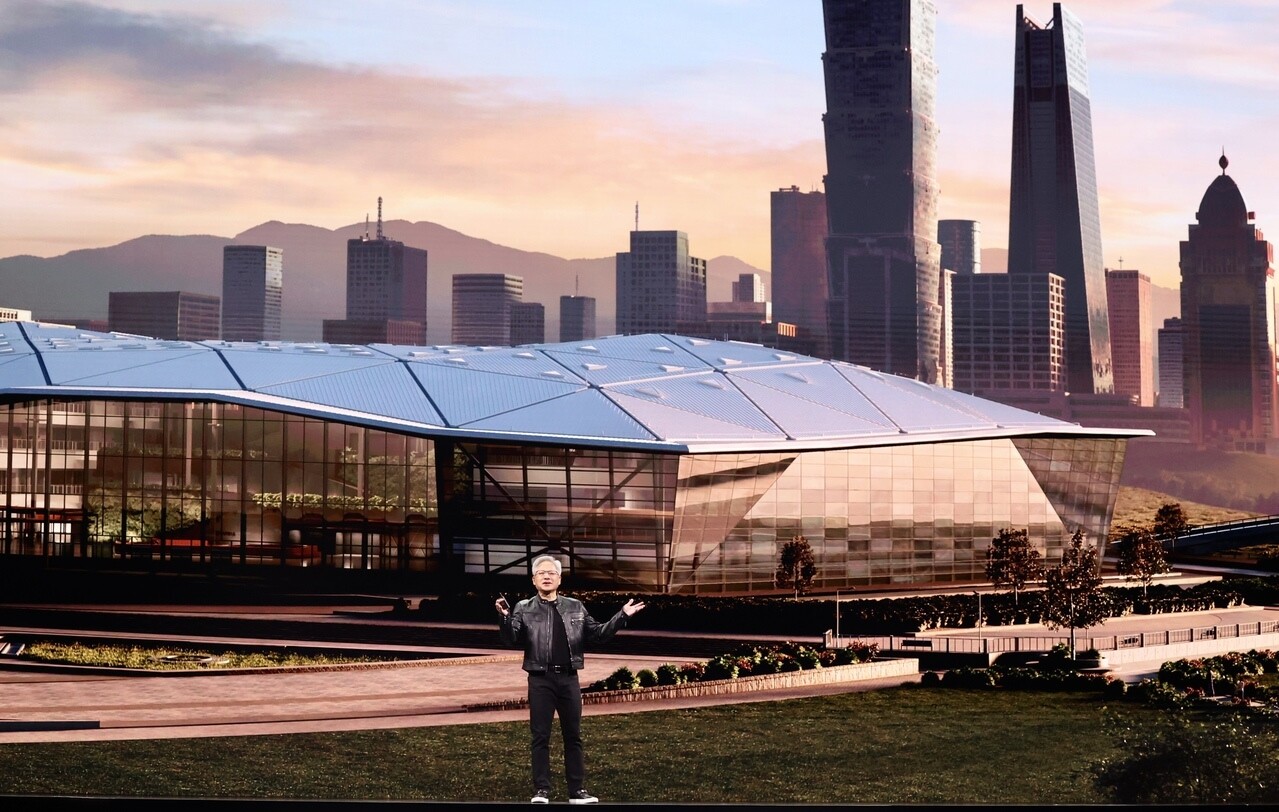 輝達執行長黃仁勳在北流舉行主題演講中宣布，台灣總部將設在台北的北士科。記者林俊良／攝影 