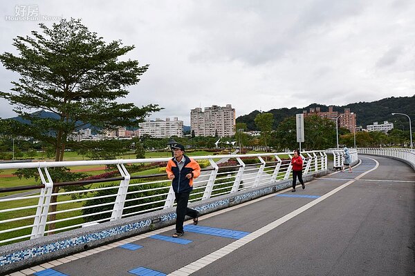 新店區、中和區陽光橋,陽光運動公園。(好房News記者 陳韋帆/攝影)