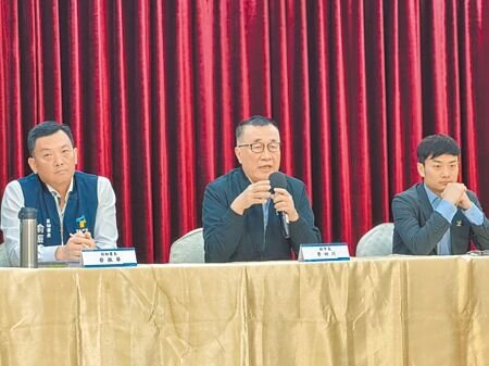 輝達宣布台灣海外總部落腳台北北投士林科技園區,台北市副市長李四川(中)21日表示,從輝達這幾天表達的意見看來,應該就是T17、T18基地,但目前新光人壽未送件,須等送件後才能做下一步判斷。(徐佑昇攝)