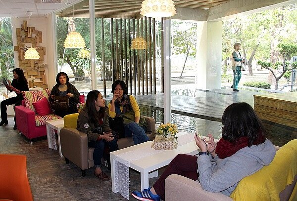 高雄市社會局去年底在婦女館免費提供女性喘息、紓壓的空間「女人空間」。(翻攝自/高雄市政府)