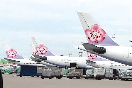 
華航表示，新台幣升值有利刺激暑期旺季訂位，加上油價跌，增添獲利空間。圖∕本報資料照片
