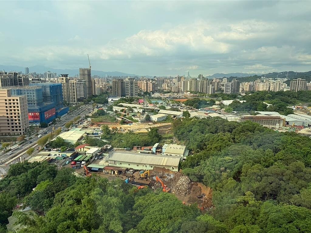 位於捷運土城站東北側、金城路二段與明德路一段路口附近的土城暫緩區徵區,區段徵收範圍都計變更案27日經內政部都市計畫委員會審議通過。圖/新北市城鄉局