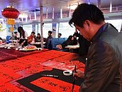 高市遊港餐船首度飄墨香　感受另類年味