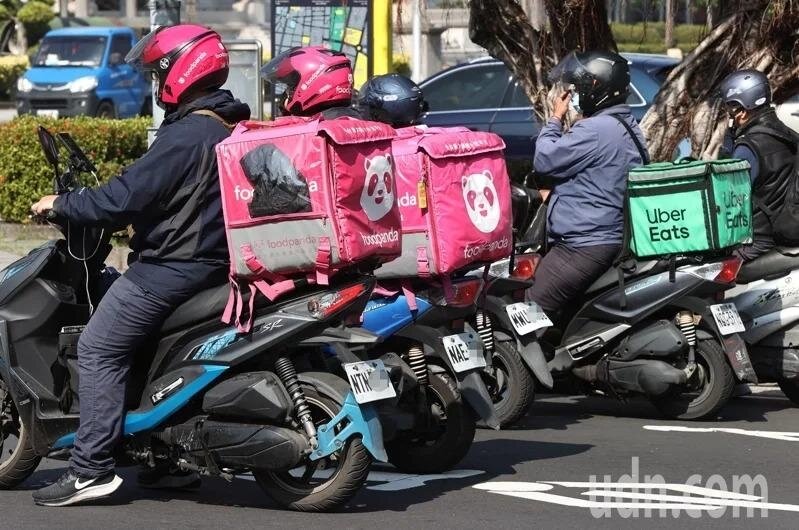 Uber Eats自5月30日起調整Uber One會員方案，提高非餐點免運門檻、減少服務費折抵、取消延遲補償，引發消費者不滿。 示意圖。本報資料照片 