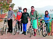 自行車道路障擋機車　害單車族也卡卡