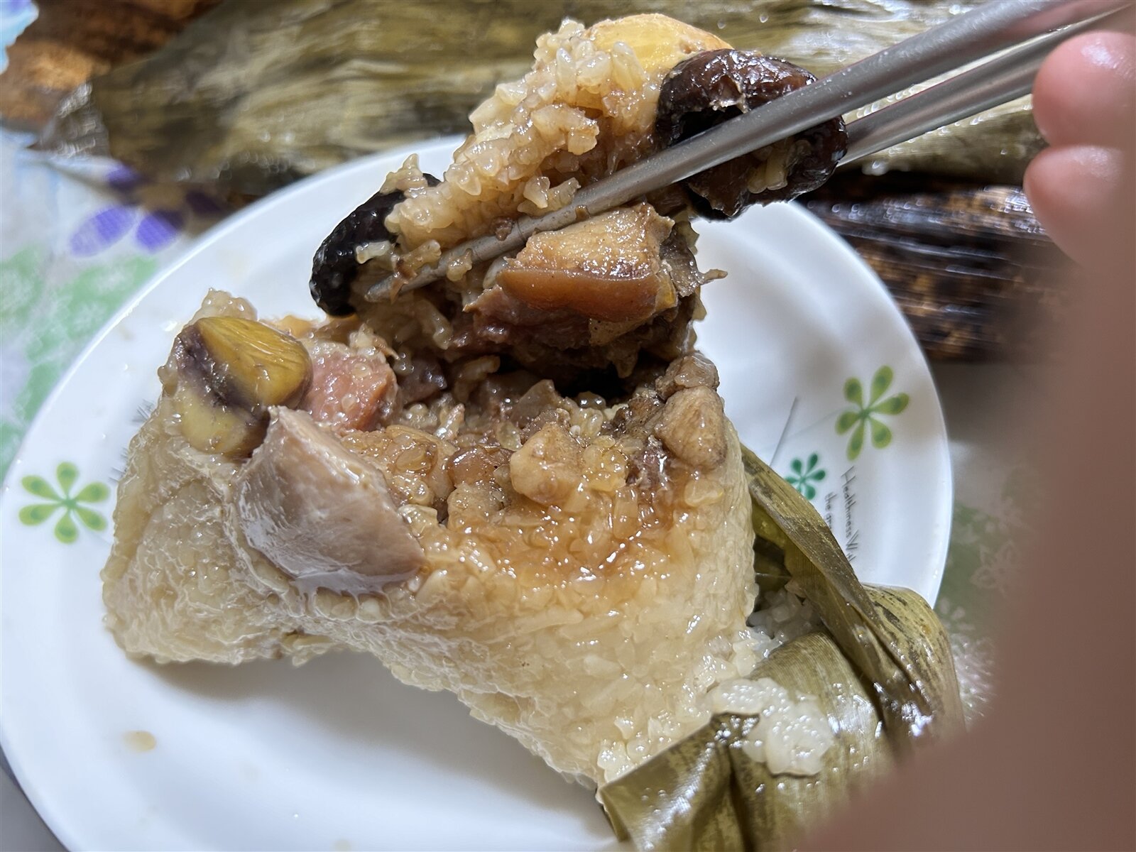 端午節吃粽子,醫師提醒吃完粽子不要馬上吃西瓜、哈密瓜等寒性水果,以免胃部不適,出現噁心、脹氣、急性腸胃炎等症狀。聯合報系記者黑中亮/攝影