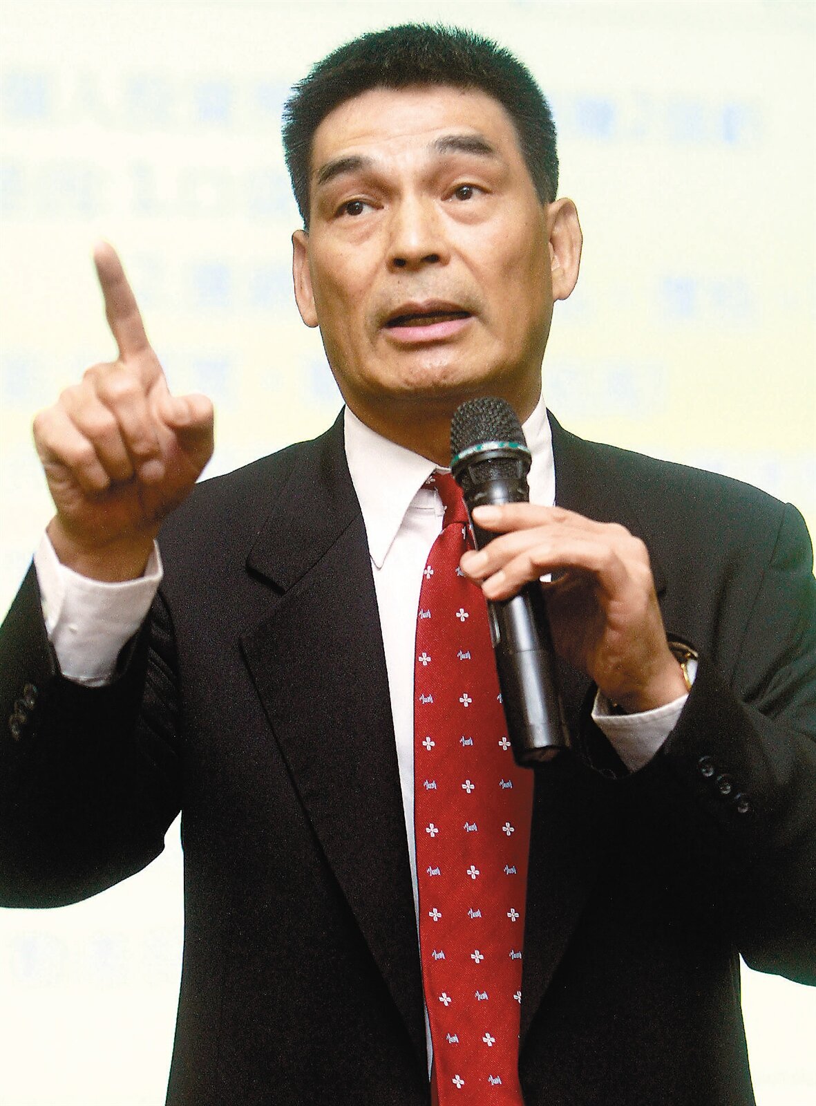 週刊報導，戴德梁行台灣分公司董事總經理顏炳立被拍下性愛光碟。 報系資料照