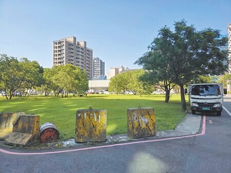 桃園市過嶺市二用地面積約0.4公頃,桃園市經發局針對該地調查評估報告顯示適合建置超級市場,地方批報告內容荒腔走板,盼改建多功能場館。(廖姮玥攝)