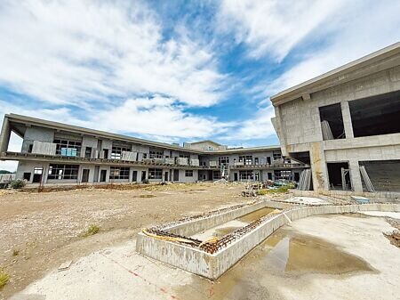 
雲林縣北港鎮立幼兒園工程原定今年6月完工、9月招生，4月卻發生營建廠商財務困難撤離人員，工程進度僅53％。（周麗蘭攝）
