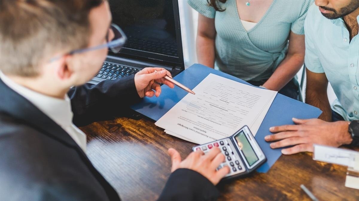 ▼簽約合約上雖壓了貸款不族就解約的但書,偏偏還加註個人因素不在此限,成了關鍵的敗筆。(示意圖/pexels)