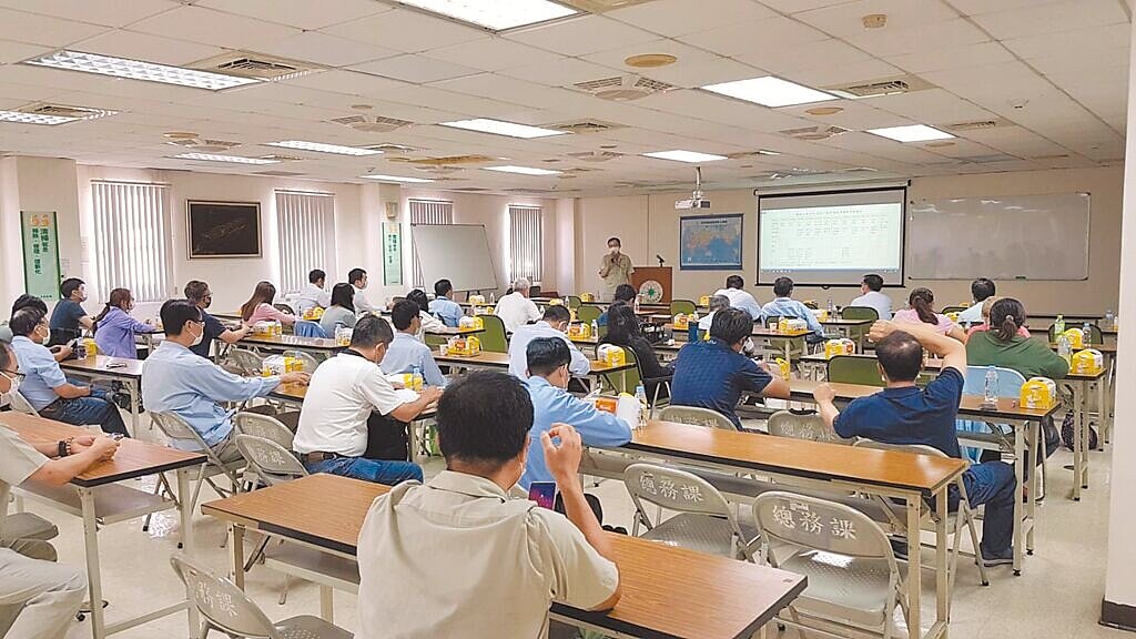 高市勞工局指出,港區職傷事件多集中發生於碼頭裝卸業場域,會定期到港區加強檢查、訓練及宣導。(高市勞工局提供/洪靖宜高雄傳真)