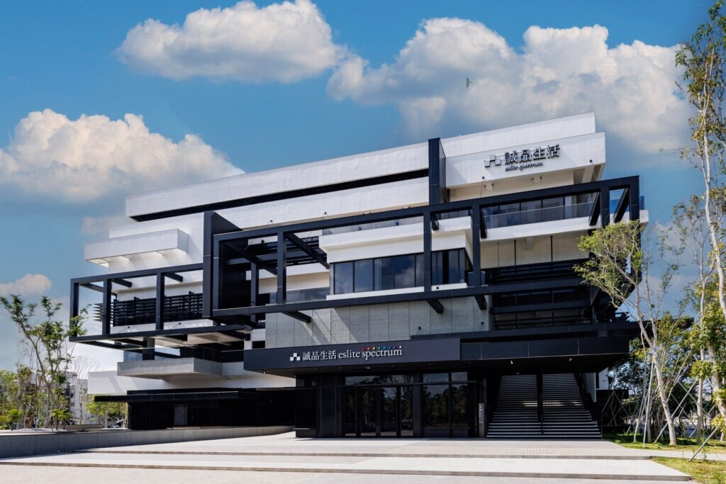 誠品生活全新創作「誠品生活台南」獨棟街邊大店預計今年第一季試營運，全店4層樓6,000坪規模，建築設計兼具永續和美學理念，已獲「世界設計大獎商業概念獎」首獎肯定！圖／誠品