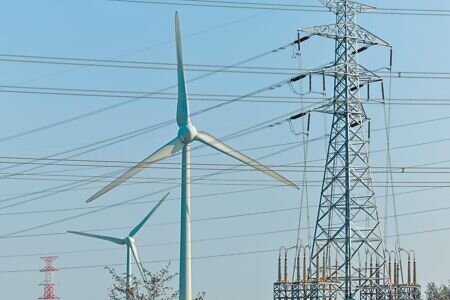 
台電松湖超高壓臨時變電所工程順利，預計年底啟用，加上區域型的南港玉成臨時變電所明年2月也要完工，台北市東區，包含南港、內湖、松山的停電危機暫時獲得紓解。（本報資料照片）
