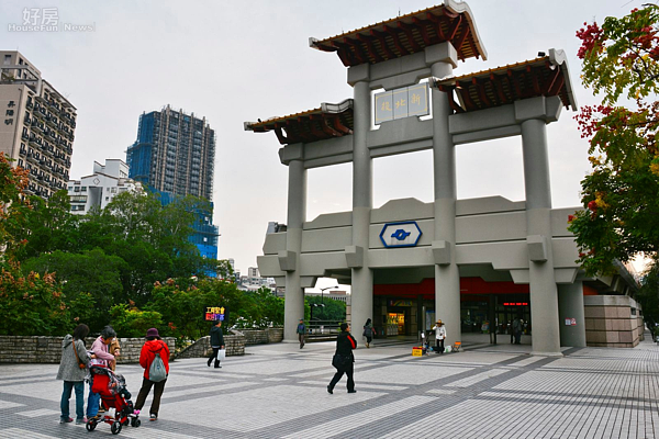 每年冬天都有穩定人潮，成為捷運新北投站附近房市交易熱潮的「票房保證」。(好房News記者 陳韋帆/攝影)