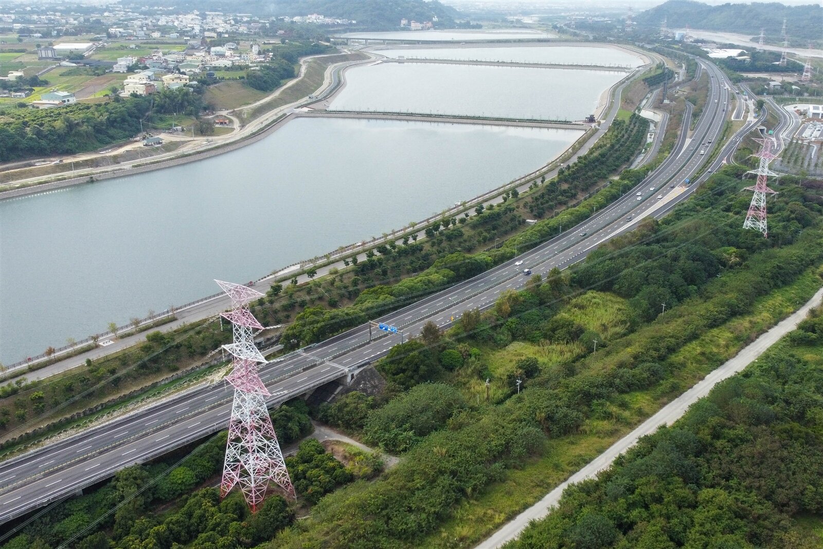 南投鳥嘴潭人工湖已興建完成，預計明年初全面供水，可提供彰化縣一半即每天21萬噸用水，屆時，水公司在彰化縣129口井，其中44口停用，減抽85口，可改善地層下陷情況。記者黃仲裕／攝影 