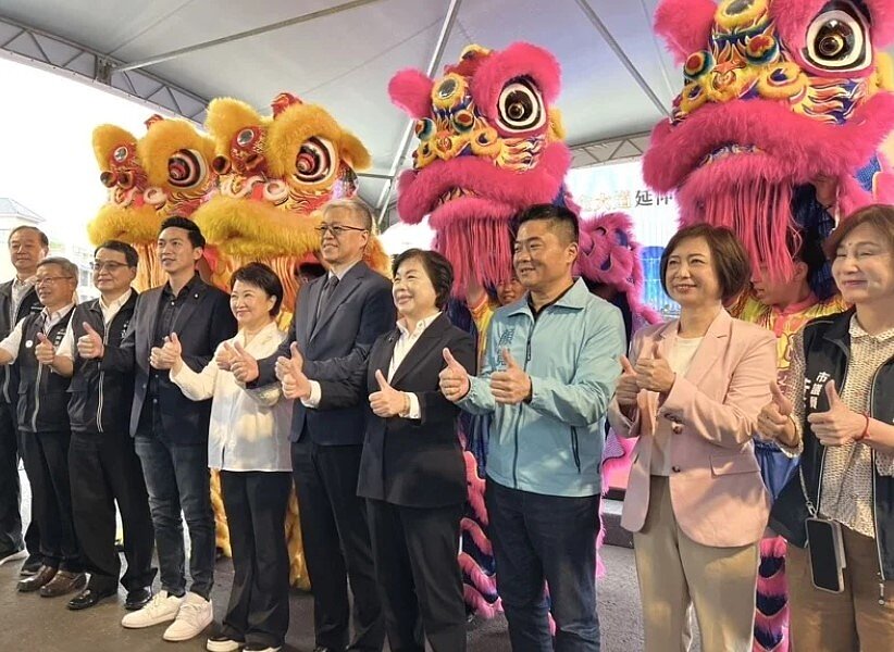 內政部次長吳堂安(中)26日出席「市政路延伸工程」工業區一路至安和路段完工通車祈福典禮。圖/內政部提供