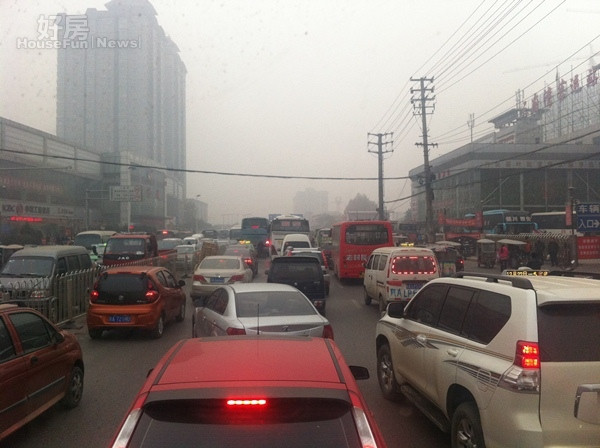 大陸各大城市都面臨霧霾嚴重的問題。 (圖／吳光中)