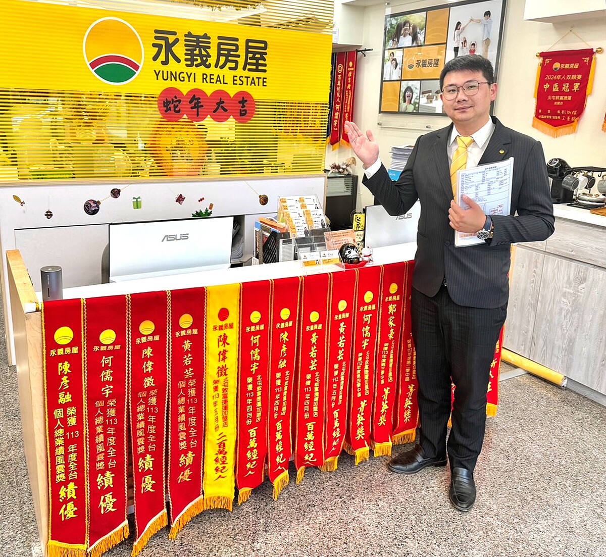 誠實服務不只能獲得在地好口碑,也讓永義房屋北屯敦富捷運加盟店贏得好業績。圖/永慶房產集團提供