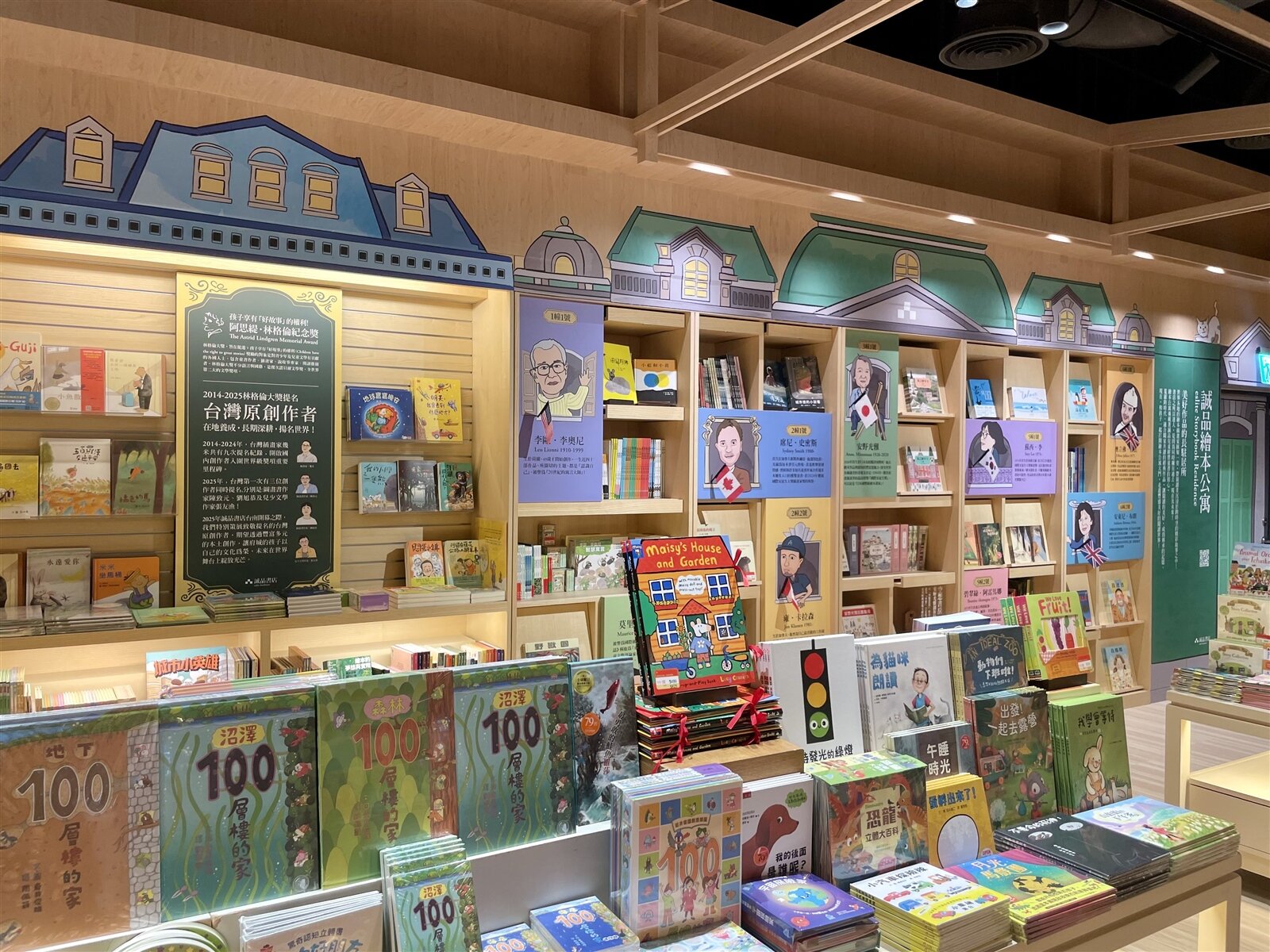 「誠品生活」匯聚國內外重量級繪本作家作品進駐,打造繪本公寓,也是南台灣最大兒童館。記者萬于甄/攝影