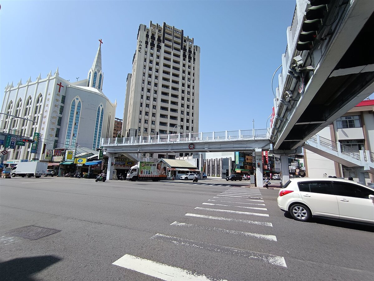 台中市北屯區中清路二段與大鵬路口的人行天橋,將於5月29日至6月2日啟動夜間拆除作業。圖/建設局提供