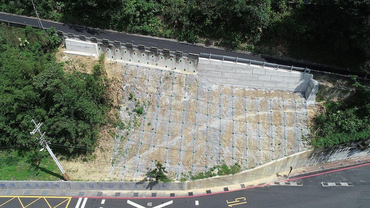 養工處積極整治修復,瑞芳高工旁的邊坡塌坍修復已經完工。圖/新北市政府工務局提供