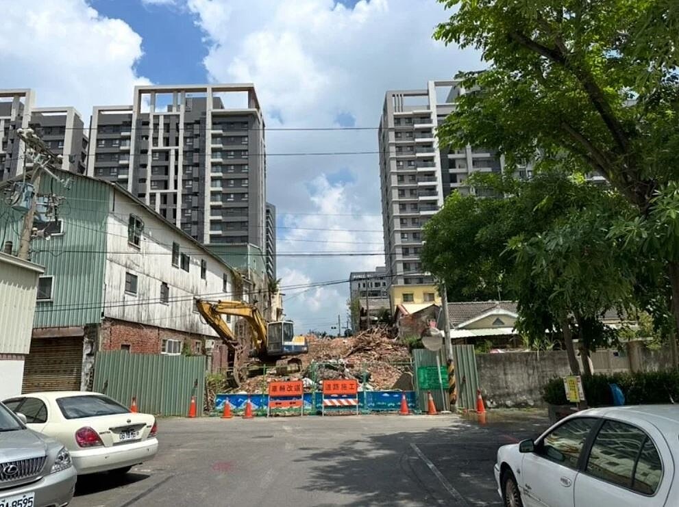 台南市永康區次17-3道路(復興路216巷,光復里活動中心旁)開闢,因文資調查停擺逾10個月。圖/台南市議員李鎮國提供