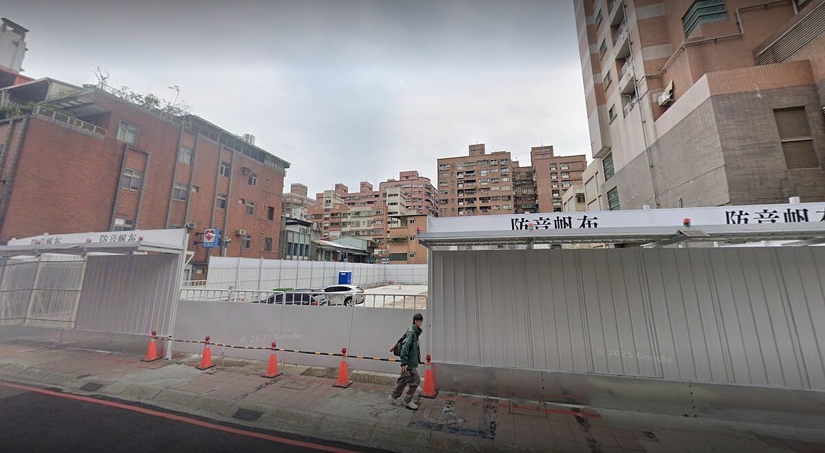 中和預售案「漢皇方圓」今年4月14樓以總價5230萬元賣出。圖/截自Google Map