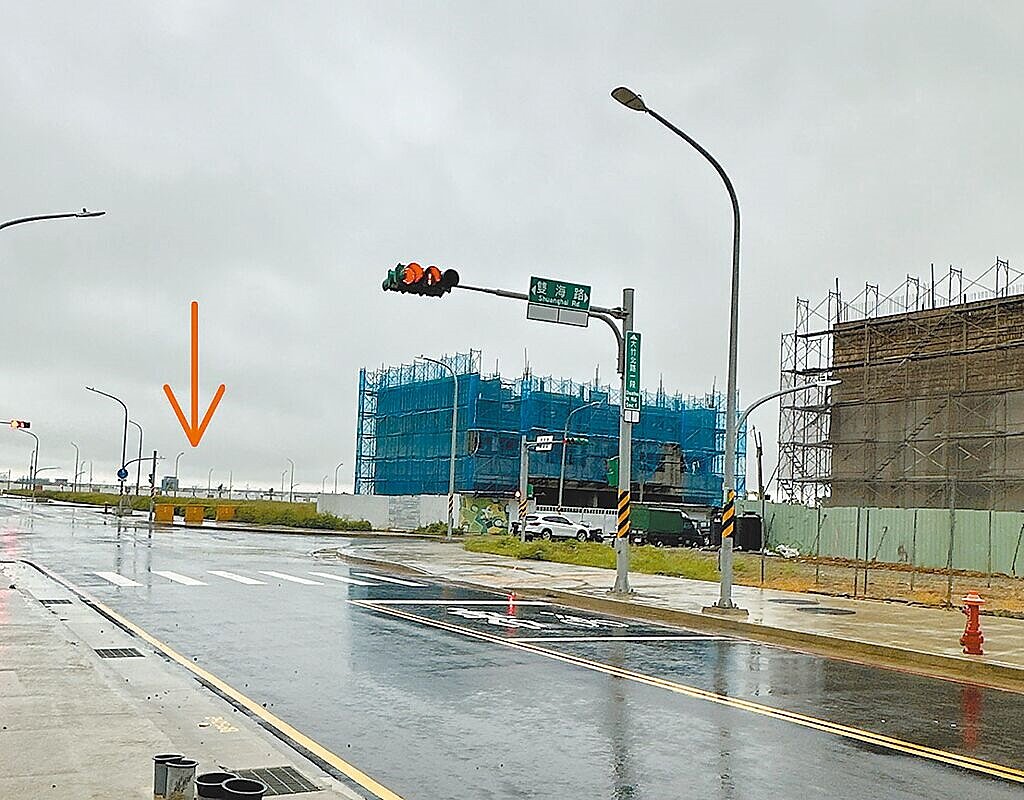 家屬感謝議員游吾和事先移除擋路的紐澤西護欄,才未延誤送醫撿回一命。(游吾和提供/蔡依珍桃園傳真)