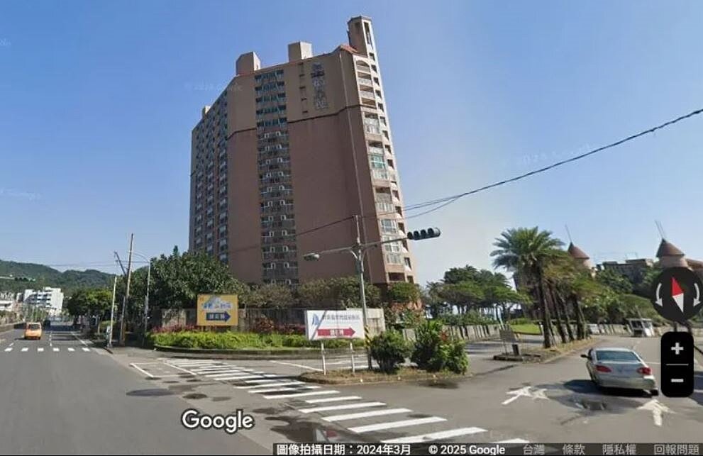 新北市萬里區「摘星樓」社區的機電設備清晨故障，造成整棟586戶停電，生活不便。圖／翻攝自GoogleMap
