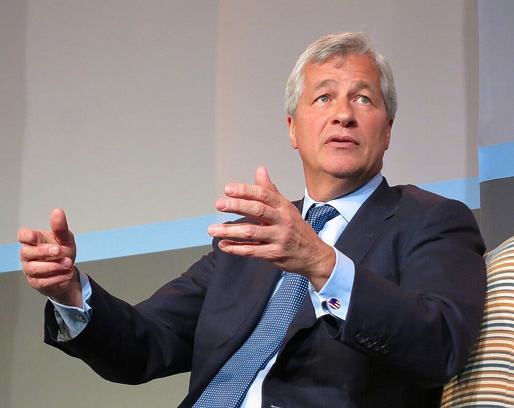 摩根大通(小摩)執行長戴蒙發出嚴正警告,預言一場金融危機山雨欲來。圖/維基百科