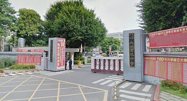 大里旱溪改道河床建大智路,立委要求移除土堤。