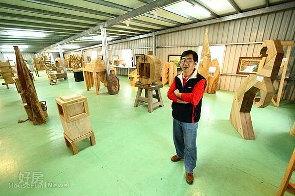 9、10:李榮峰利用鋸床,創作一系列現代木雕「心的探索」,其中,寫實和意念相呼應,表達內心世界。