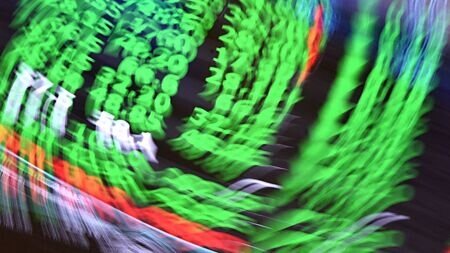 台股6月開局即陷入21,000點保衛戰,多頭拉抬驚險守住,市場風險規避情緒拉警報,名師看6月台股走勢將「先下後上」。圖∕本報資料照片