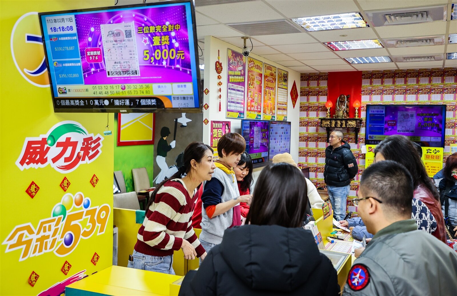 威力彩頭獎連28摃，台彩表示，5日開獎的威力彩頭獎累積金額上看9.2億元。本報資料照片 