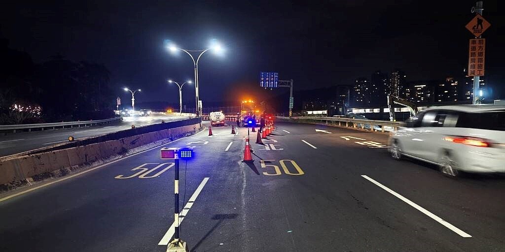 淡北道路遷移高壓電纜 7月起「封閉路段」曝光 新工處為進行淡北道路工區高壓電纜遷移及埋設作業,將分兩階段施工,7月1日起夜間封閉台2乙線部分道路。圖/新北市政府提供