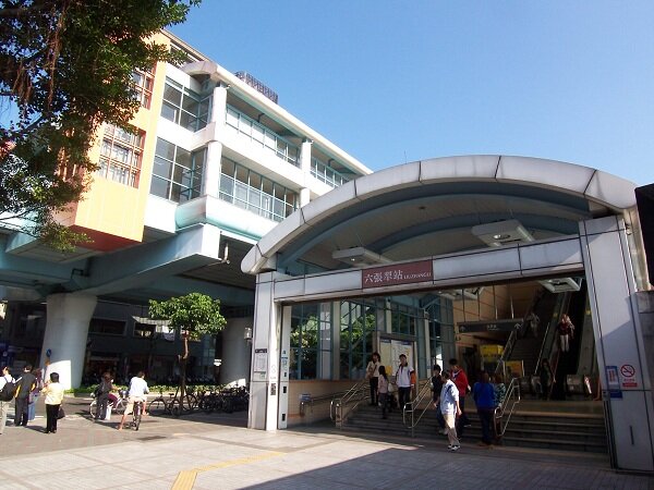 有眼尖民眾發現，近日捷運六張犁站貼出比以往更便宜的新票價表，圖為六張犁捷運站（圖／資料照片）