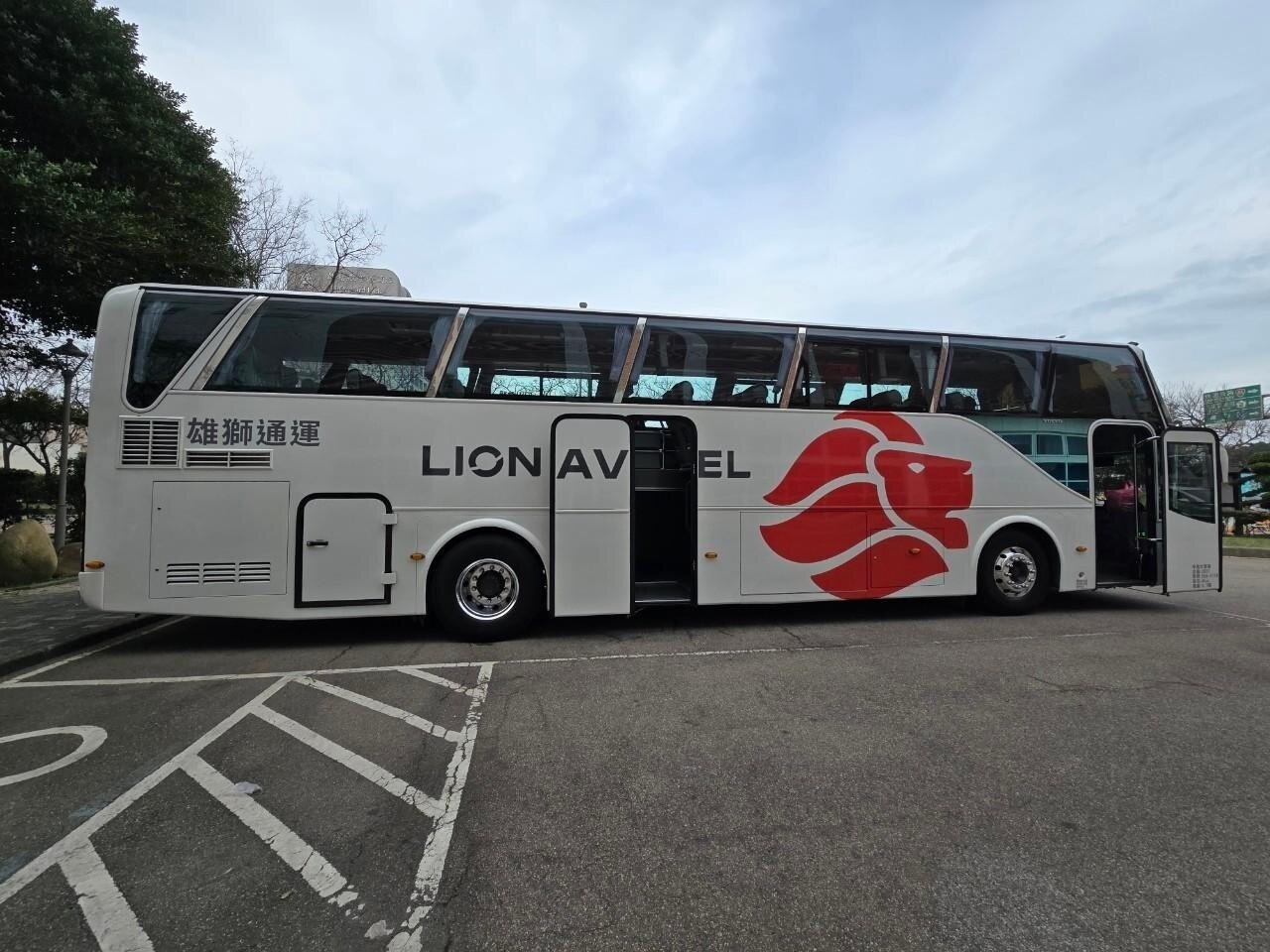 巴士交通接駁,推動綠色運輸。圖:環保局提供