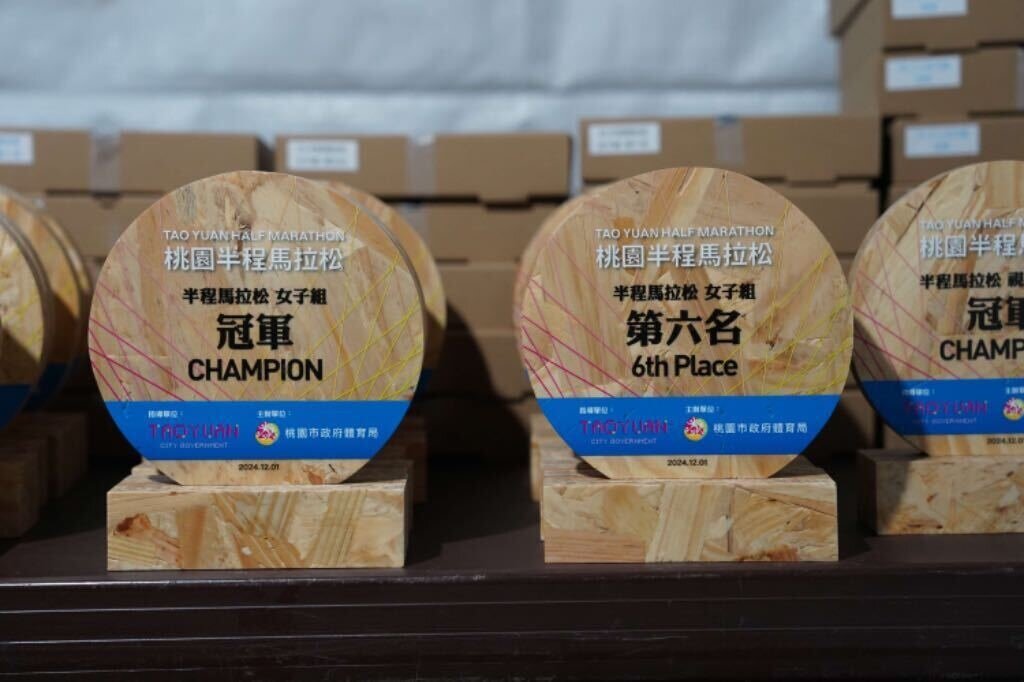 木製環保獎盃圖:環保局提供