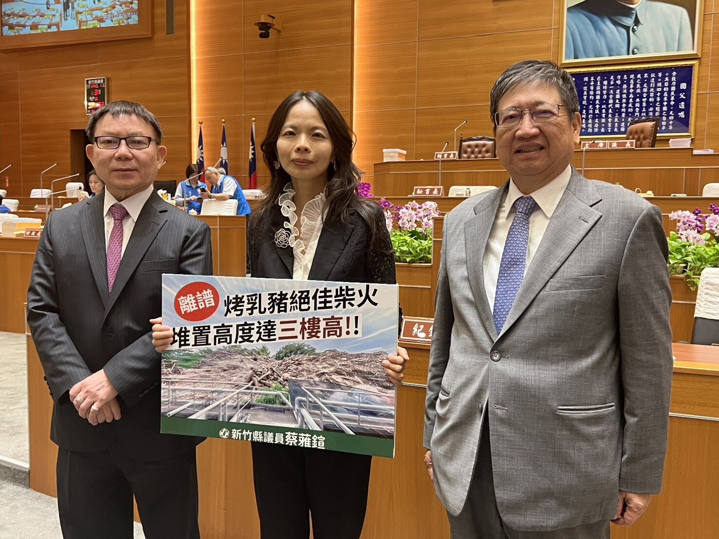 議員蔡蕥鍹質疑相關單位對此未積極查處,並擔憂若發生火警,可能波及肉品市場及場內數百頭豬隻。記者郭政芬/攝影