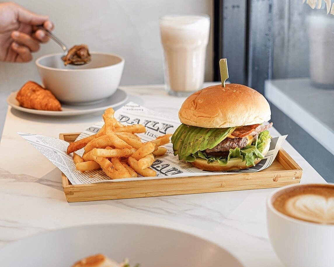 「The AP Second - All Pasta」主打美式漢堡。圖/摘自「The AP Second - All Pasta」FB