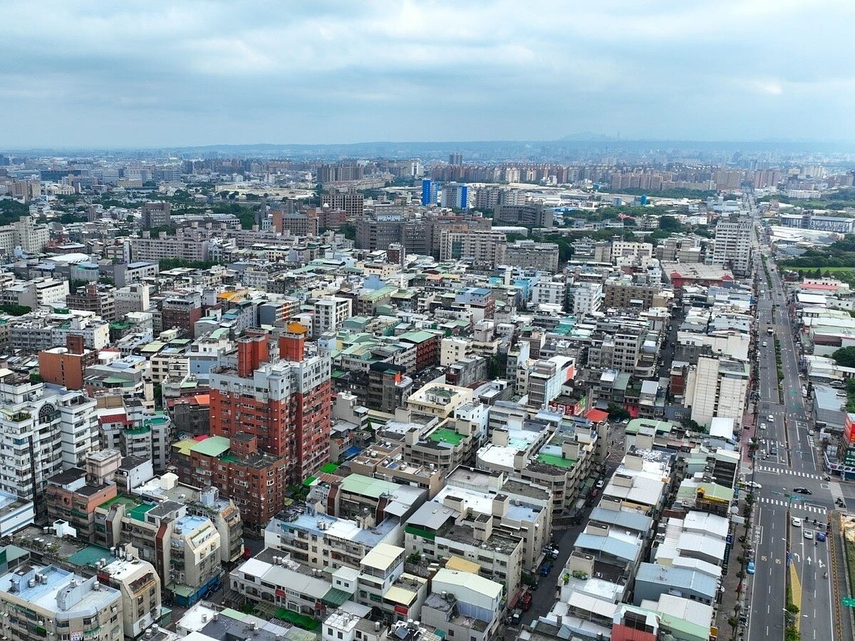 Q1哪裡中古屋搶手?桃園包辦前2名最狂 總價不到1千萬「只有這區」 永慶房產集團統計2025年第1季全台前十中古屋交易熱區,桃園市中壢區第1季交易量高達416件,位居第一。圖/永慶房產集團提供