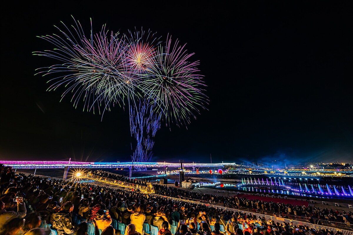 國慶煙火在南投,縣府敲定地點將在貓羅溪畔舉行,該處也是每年南投燈會施放地點。圖/南投縣政府提供