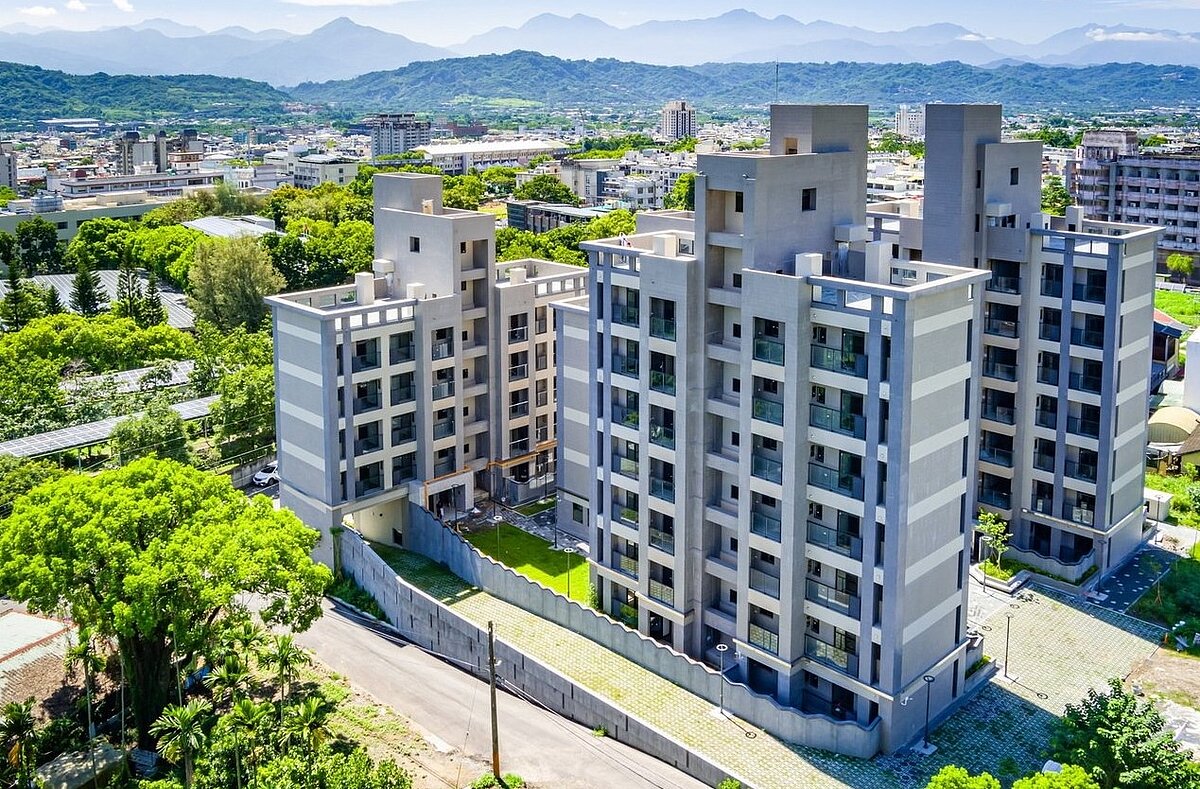 南投市文化路青年住宅讓售45戶卻有4成棄購,經了解,多是因預算不足、預期房價下跌、受關稅波及等影響購屋意願。圖/南投縣政府提供